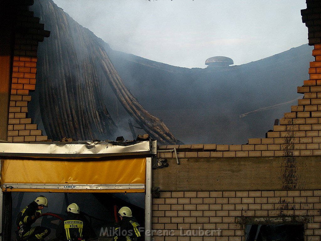 Grossbrand Halle auf dem Grossmarkt Koeln P828.JPG